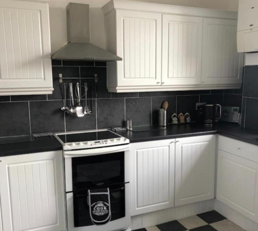 Captivating 2-Bed Apartment In Isle Of Bute Rothesay Esterno foto