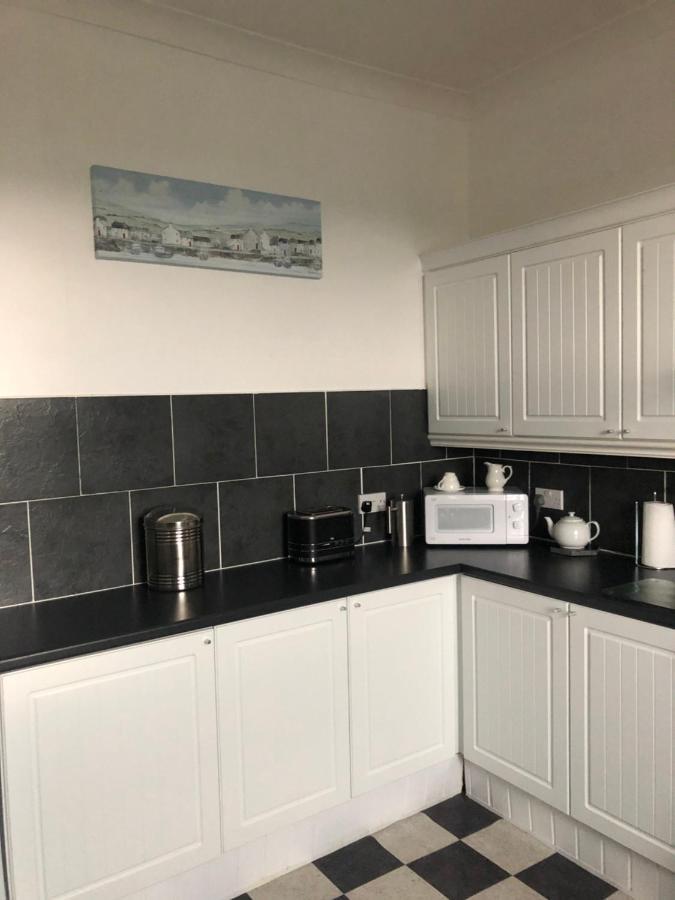 Captivating 2-Bed Apartment In Isle Of Bute Rothesay Esterno foto